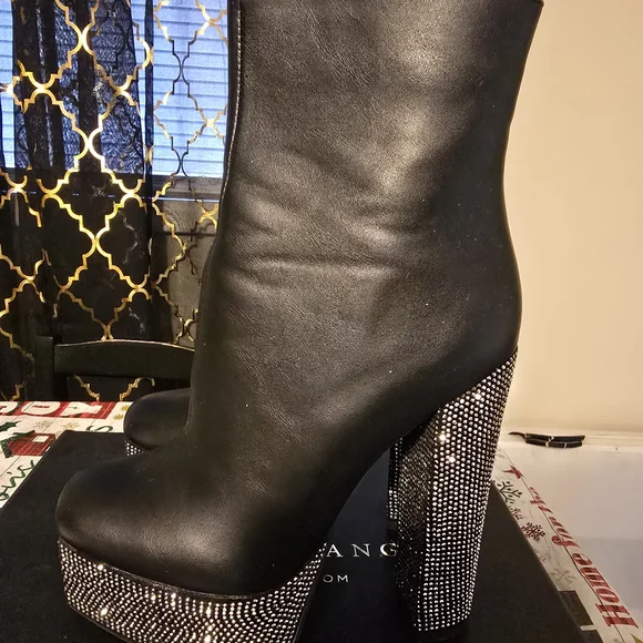 Chic Black Heeled Boots with Sparkling Accents - Picture 3 of 8